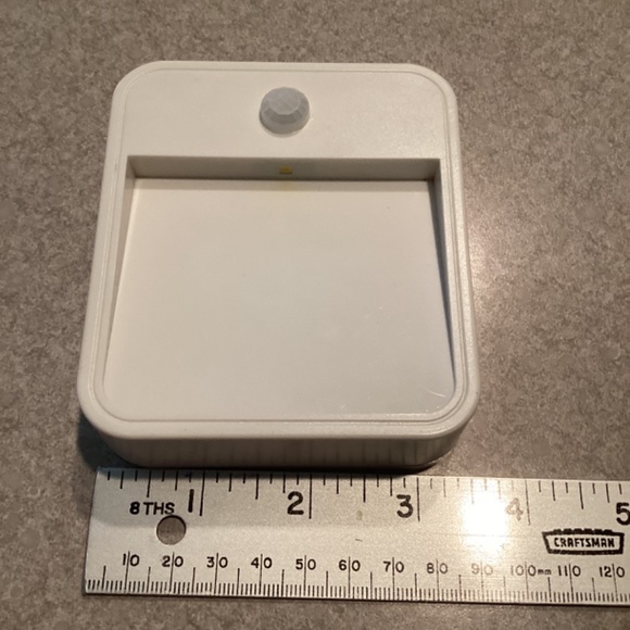 $6 Bundled * Beams MB720 Wireless Battery Powered Motion Sensing Nightlight - Picture 6 of 9